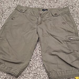 Olive Cargo Shorts Jrs Size 11